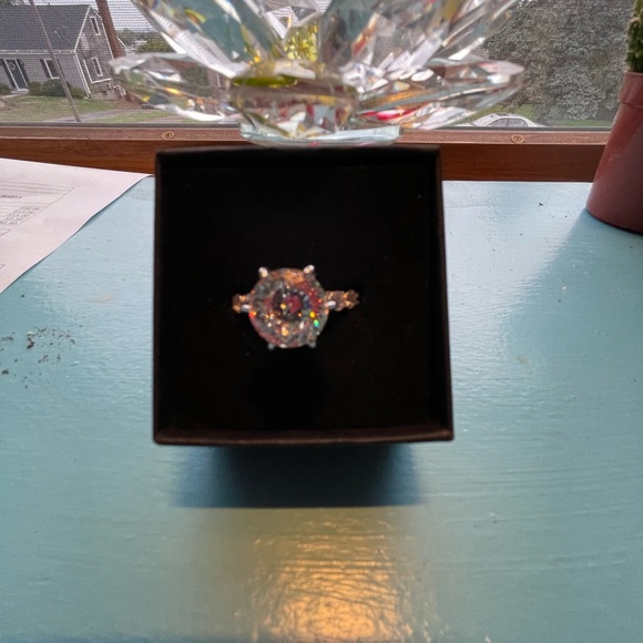 Moissanite - Picture 6 of 12